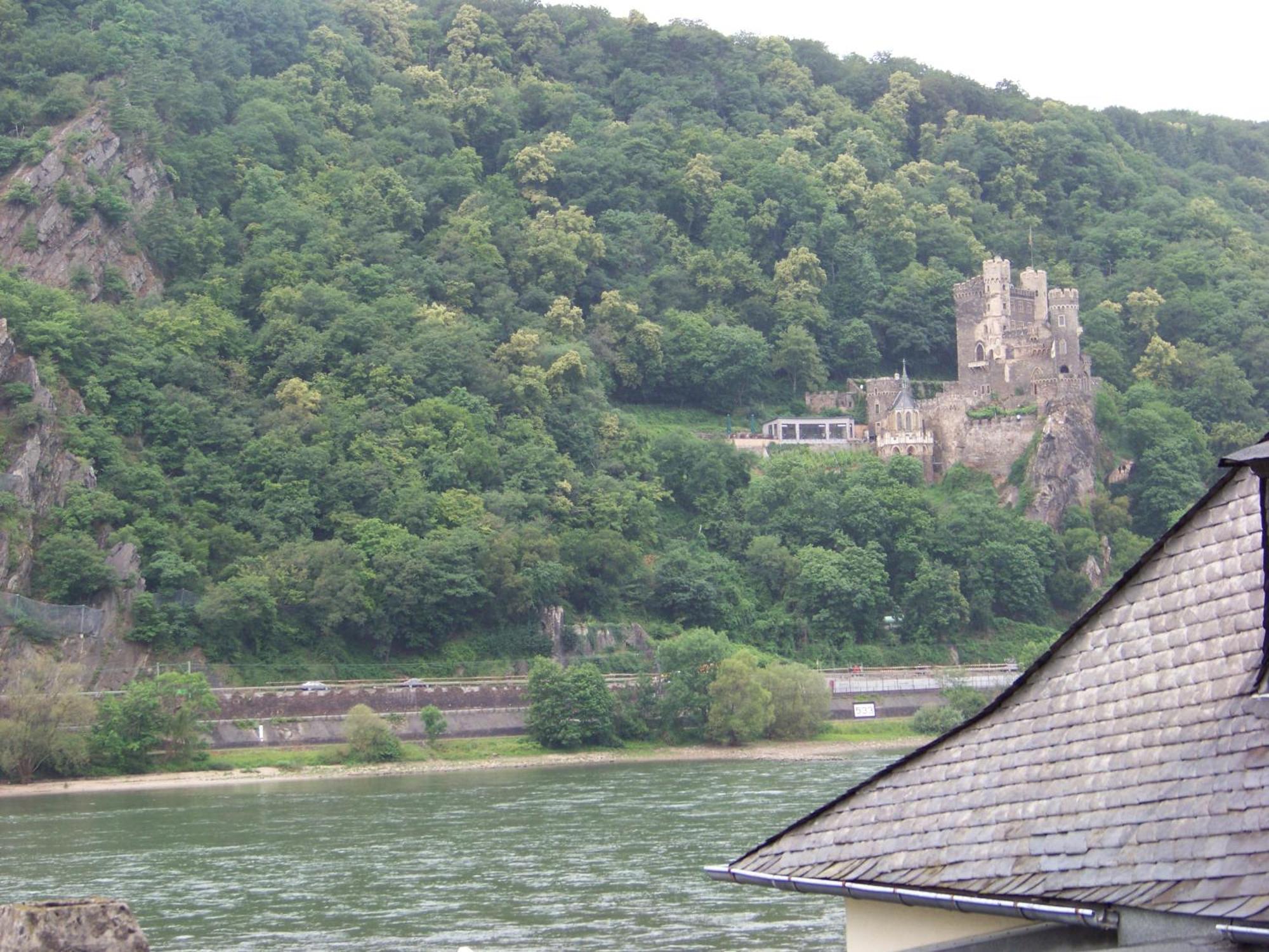 Pension Milberg Assmannshausen Rüdesheim am Rhein Buitenkant foto